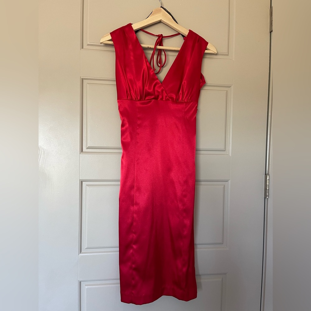 Elegant Red Sleeveless Dress